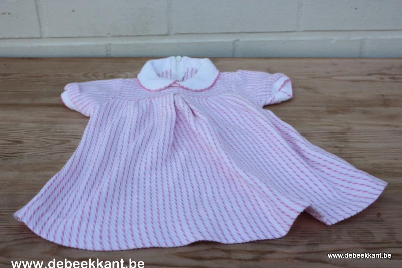 Vintage  retro babykledij poppenkleedje